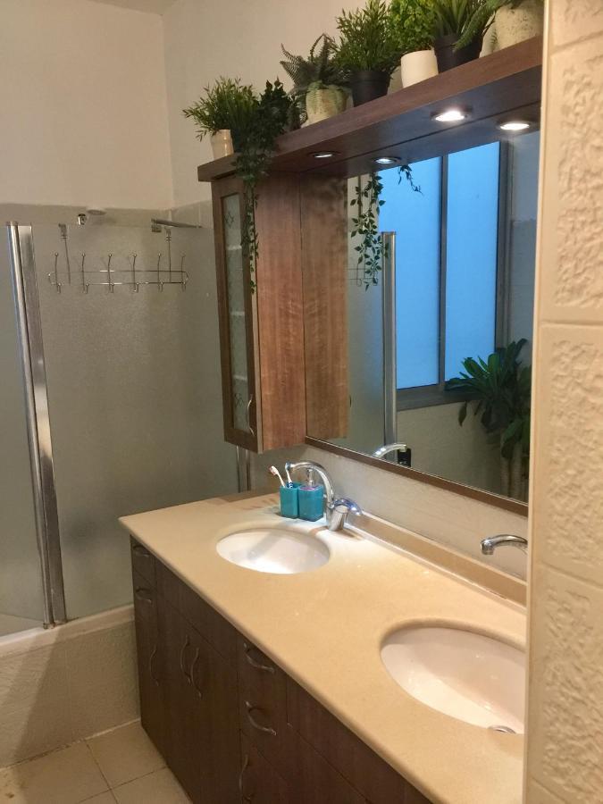 Two Bedroom Apartment 3 Minutes From The Beach Tel Aviv Ngoại thất bức ảnh