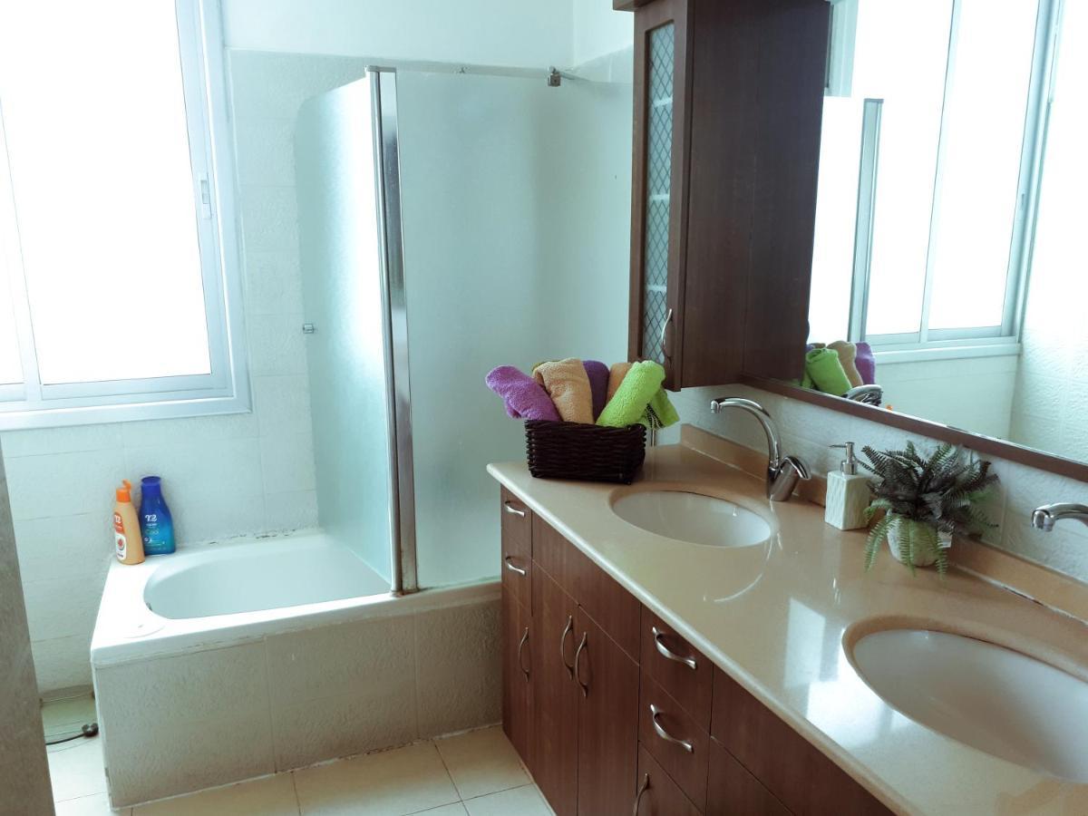 Two Bedroom Apartment 3 Minutes From The Beach Tel Aviv Ngoại thất bức ảnh